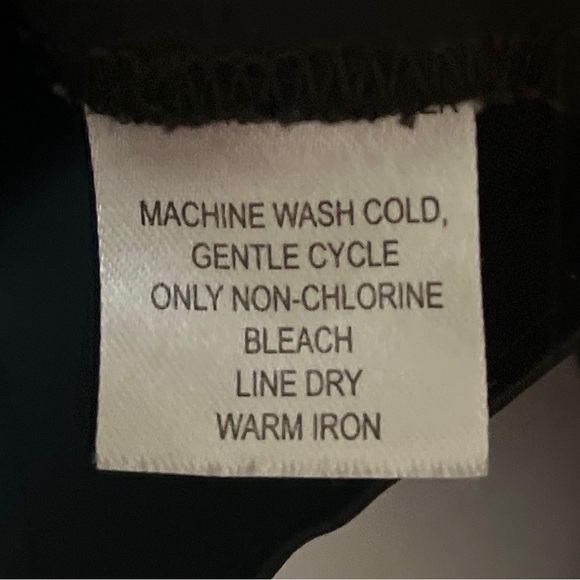 Revolve House of Harlow 1960 black satin keyhole blouse - Picture 4 of 4